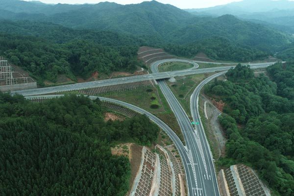 福建省莆炎高速公路全线通车