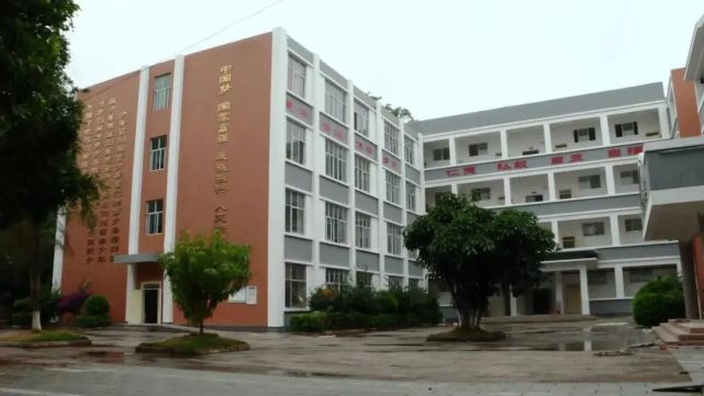 今年3月春季开学后,原弥城一中便整校迁入弥城中学,在这里创办弥渡