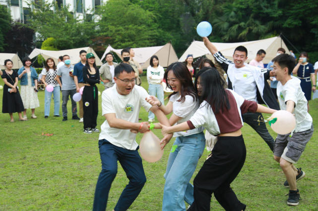 "天幕"下的浪漫 青羊总部基地城市露营相亲会圆满举行