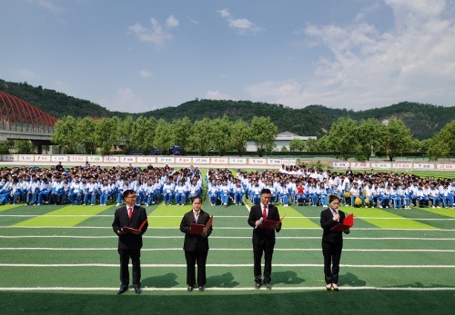 延安博文中学师生共读红色经典