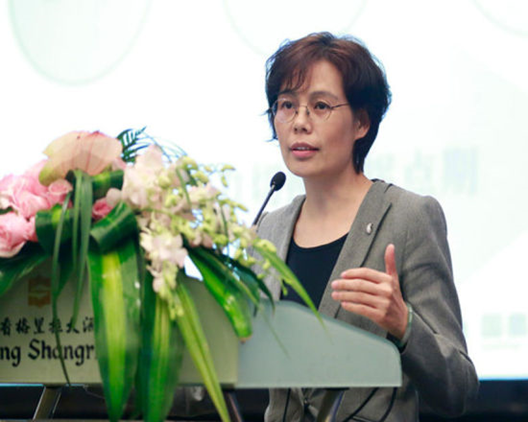 有网友调侃林采宜,说对她而言,11块4的信用卡月账单确实少了点,也有