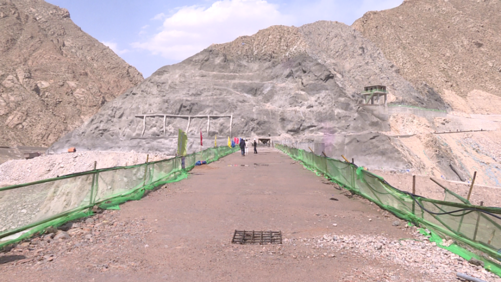 抓项目兴产业促发展韩家峡水库大坝主体已完工明年1月达到下闸蓄水