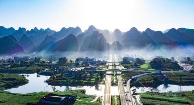广西这条重量级高速公路呈东西走向,横贯桂中地区,长约480公里