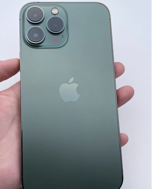 網友5600入手美版有鎖iphone13promax蒼嶺綠顏值在線價格便宜