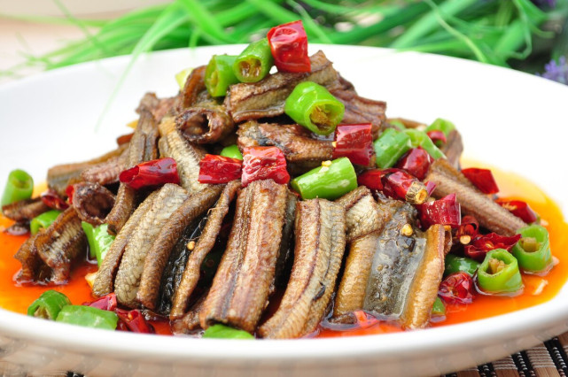 黄鳝怎么做好吃,野生黄鳝四种家常菜做法?值得推荐