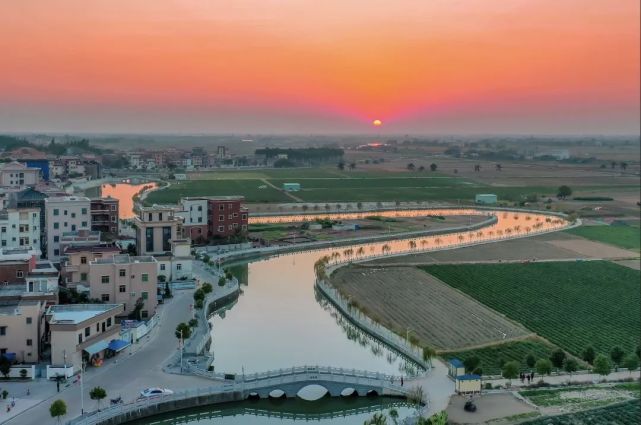 吴川市吴阳镇霞街村名字叫林召棠这位清朝道光三年(1823年)的状元是的