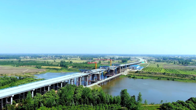 河南上罗高速公路淮河特大桥合龙