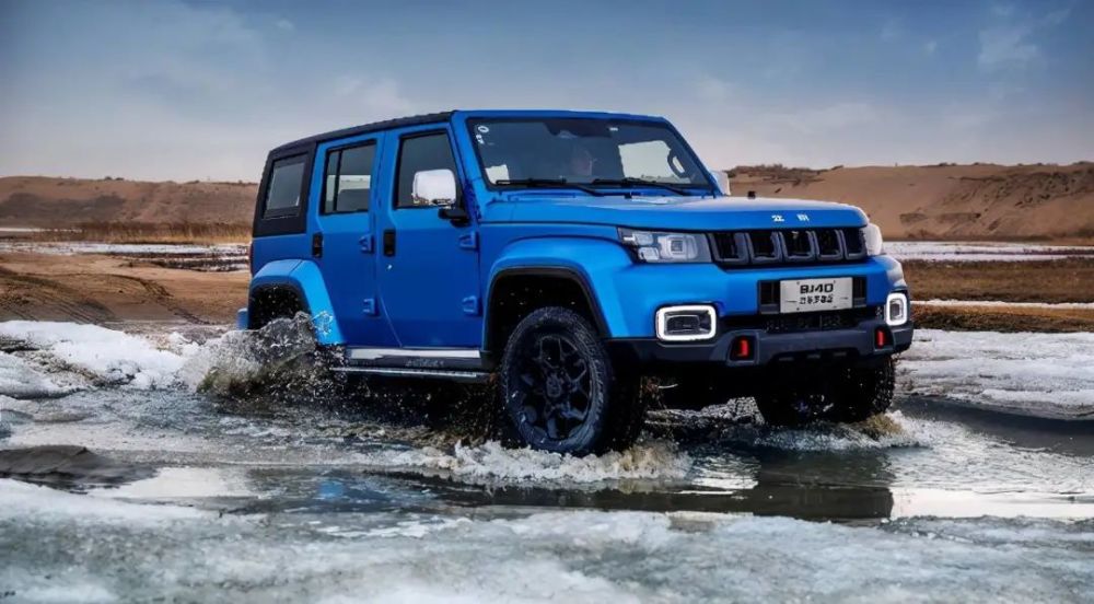 bj60从泥巴滩里开出来