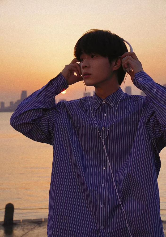 知名网红陈逸泽被曝出轨千万大v,疑主动邀约数位女生一起游玩