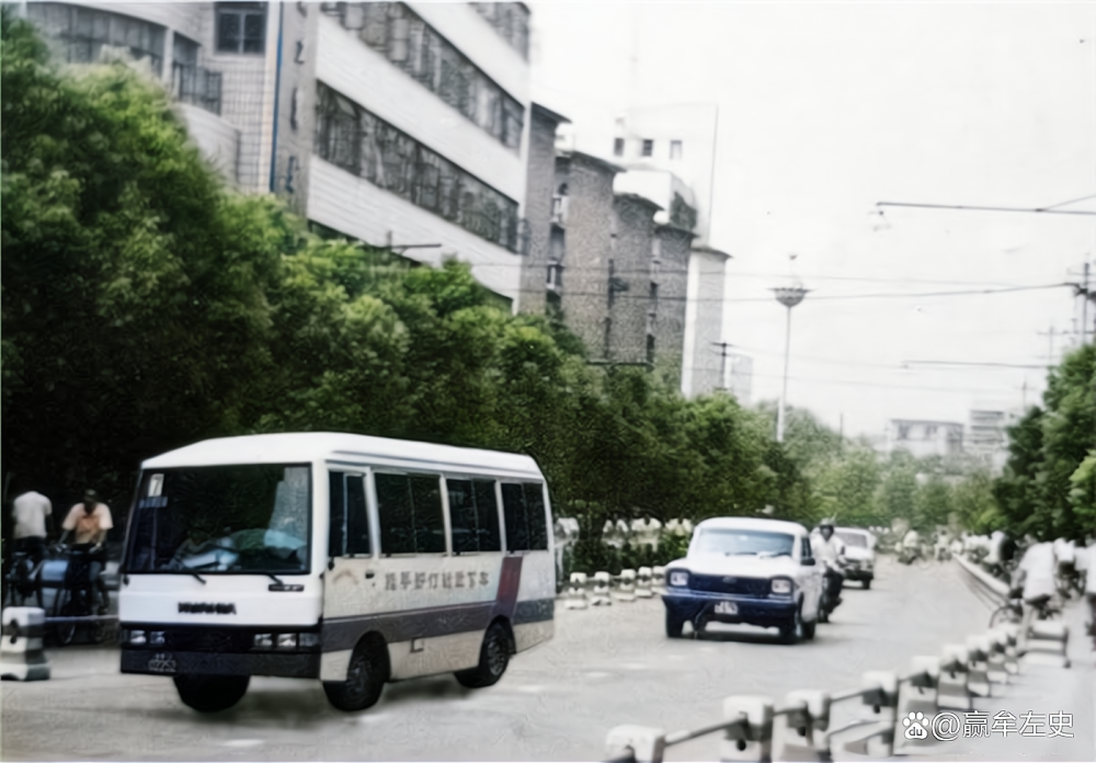 老照片:80年代的安徽安慶,振風塔,大輪碼頭,雲峰商場,汽車廠