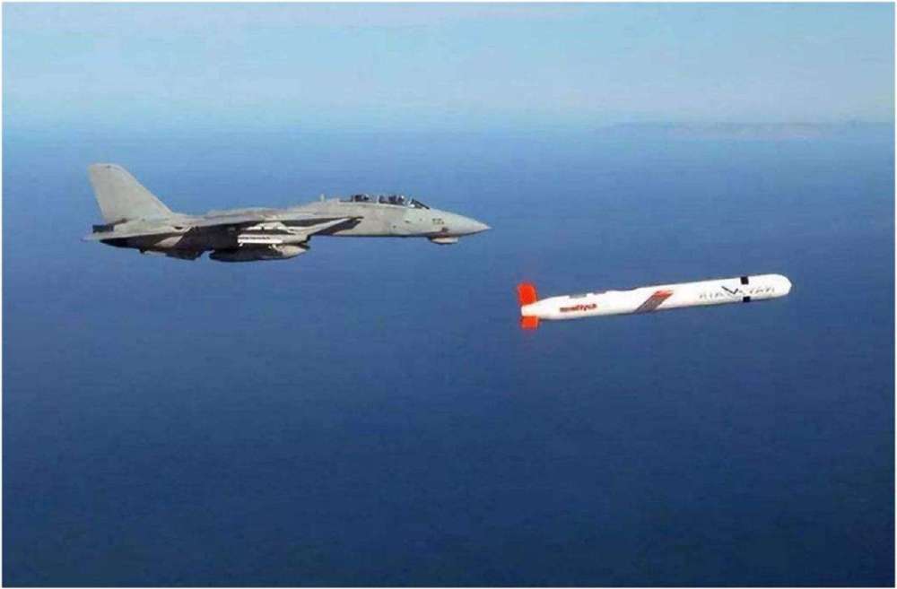 世界军事装备排行_全球十大军事武器排名中国东风系导弹和075舰上榜