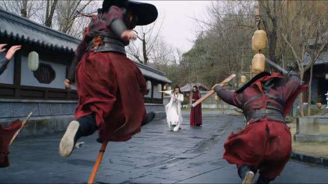 四人兵分两路,温柔和王小石一路,假冒苏梦枕,吸引金风细雨楼不臣的