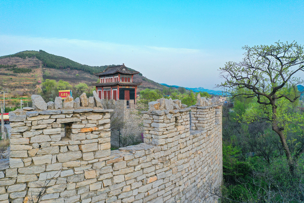 萊蕪娘娘廟村北有錦陽關齊長城遺址,當年孟姜女在此哭長城_騰訊新聞