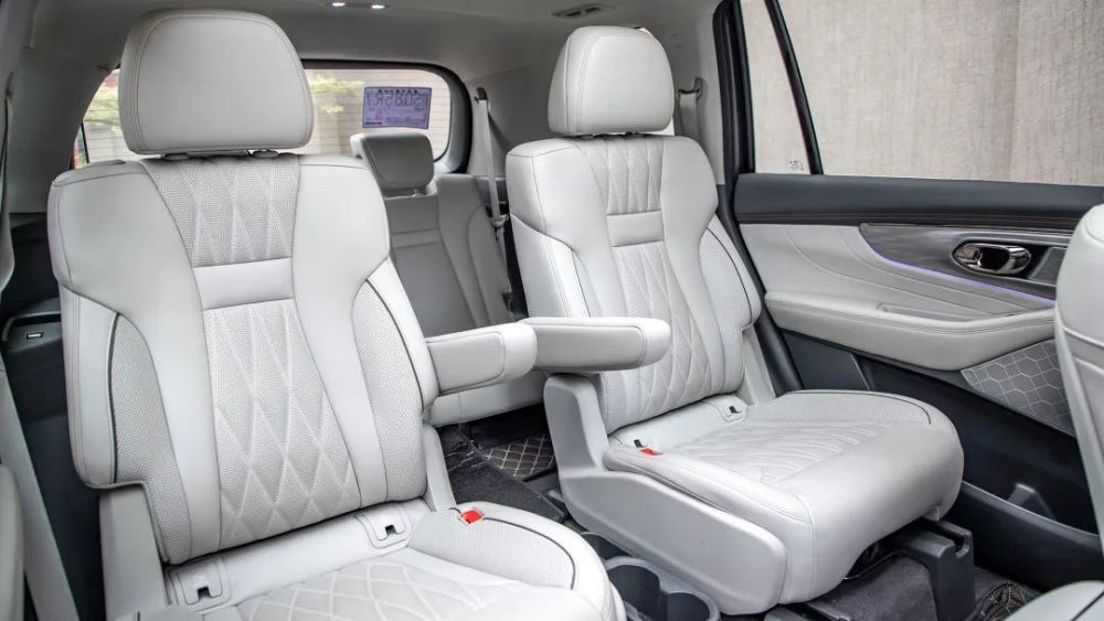 颜值在线空间出色技术过硬试驾广汽传祺gs8双擎版