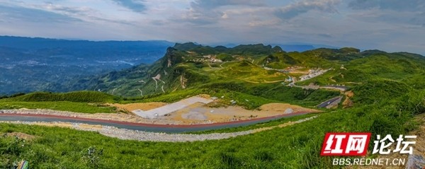 州龍山縣裡耶鎮八面山四周懸崖峭壁,是湖南通向渝東的一道天然屏障