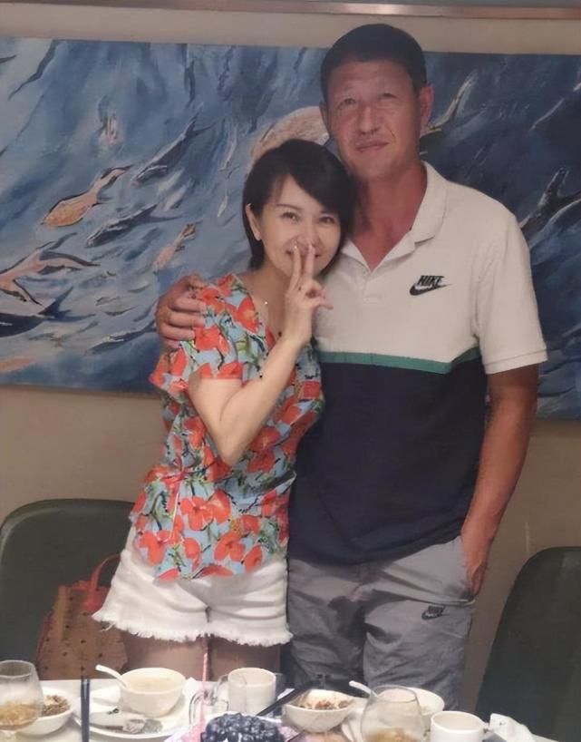 甘萍曾因逼婚门被迫退出歌坛嫁二婚前国足运动员生活幸福