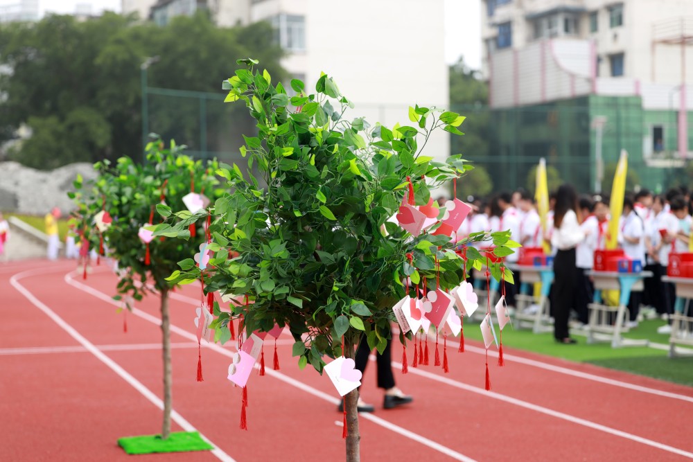 邁進青春門踏上新徵程涪陵十四中舉行2022年十四歲青春禮活動