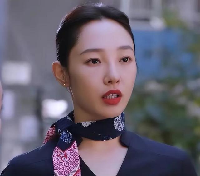 正午阳光《欢迎光临》:白百何空姐形象显臃肿,黄轩气质不像门童