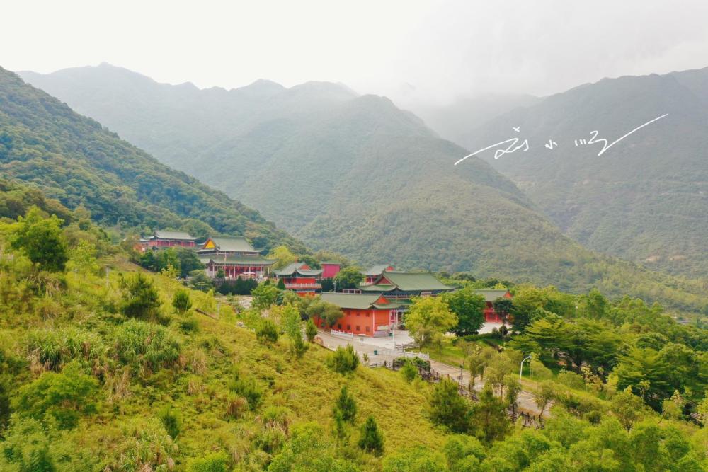 广东汕尾也有一座鸡鸣寺与南京同名藏在海丰县的莲花山里