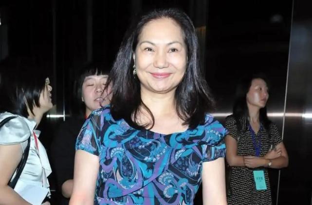 2月23日,大s的妈妈黄春梅在这档王伟忠主持的广播节目中透露,自己的三