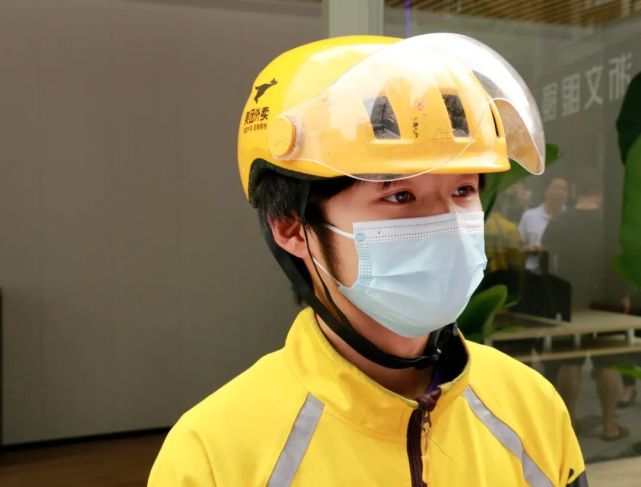 唐菁,谢谢你!再次为你的英勇行为点赞!