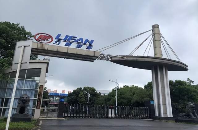 球员讨薪行动逼死重庆俱乐部,力帆集团躺赢但尹明善落下眼泪