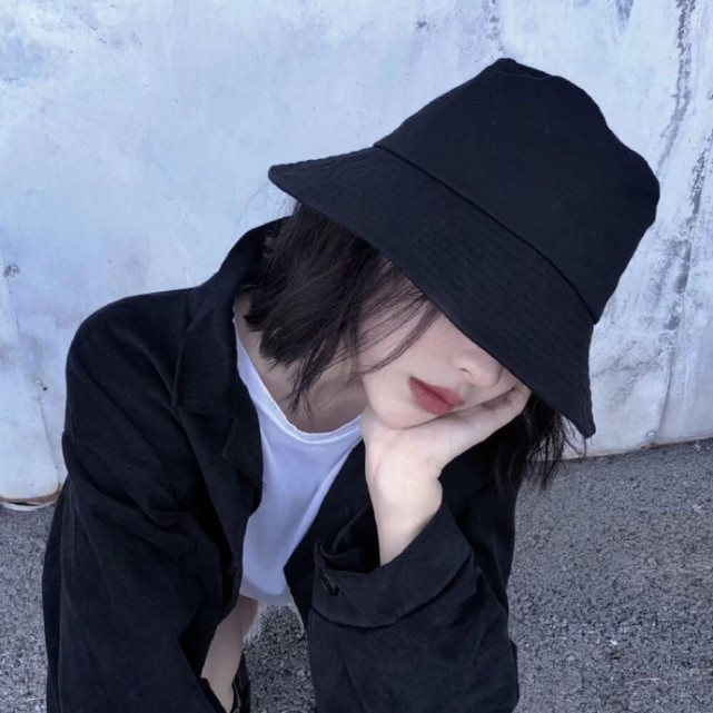 慵懒偏冷淡风女生微信头像精致女生微信头像慵懒偏冷淡风高冷女生头像