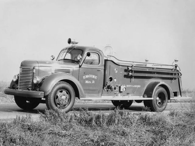 末,那可谓是"万国"最风光的时代,其中二战时期生产的著名的kb系列卡车