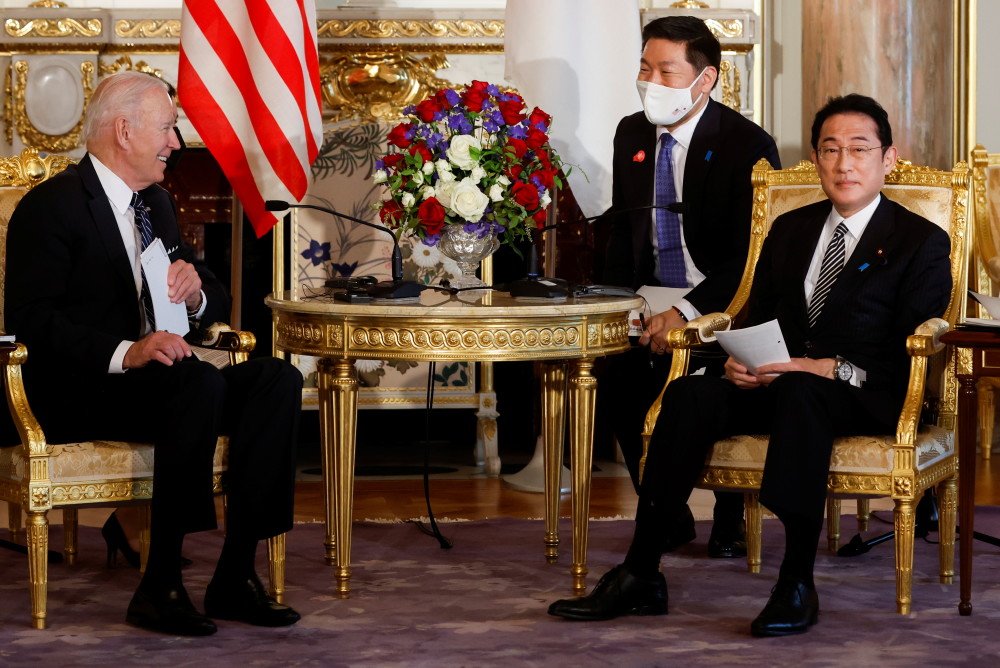 拜登与岸田文雄会晤后，日本得到美国重要保证，准备“开第一枪”