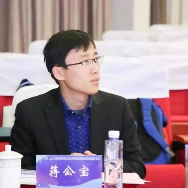 蒋公宝胧爱集团创始人及董事长,上海市创业带动就业的优秀青年企业家