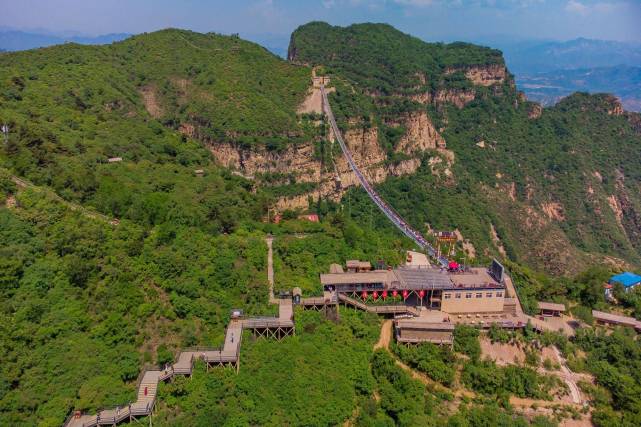 石家庄平山有一处红崖谷,风景秀丽,环境好,深受户外爱好者喜爱