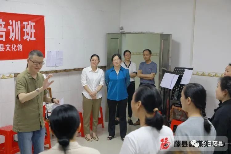 (藤县融媒体中心5月24日讯)5月23日,县委常委,宣传部部长秦燕到县文广