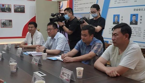 济南市政协一级巡视员李慎生一行到蟠龙梆子开展学习贯彻市党代会精神