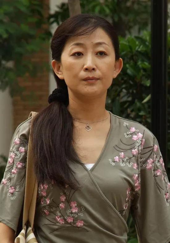 巫剛和前妻15年無兒女卻和不婚育的陳瑾一起20年,以下是網友看法