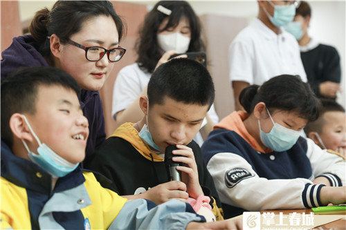 呵护盲童成长 "阳光梦想"盲童亲子阅读活动在昆举办_腾讯新闻