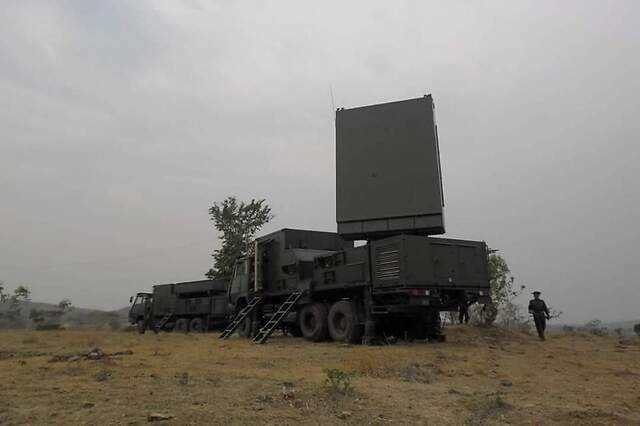 中方最新雷达车排成一列,导弹呼啸击落13架无人机,沙特军方一片欢呼