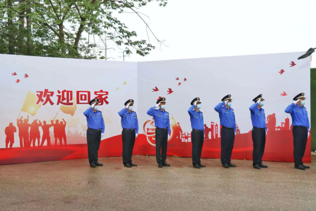 锡山,惠山区城管局分管领导及作业单位负责人全体敬礼致意