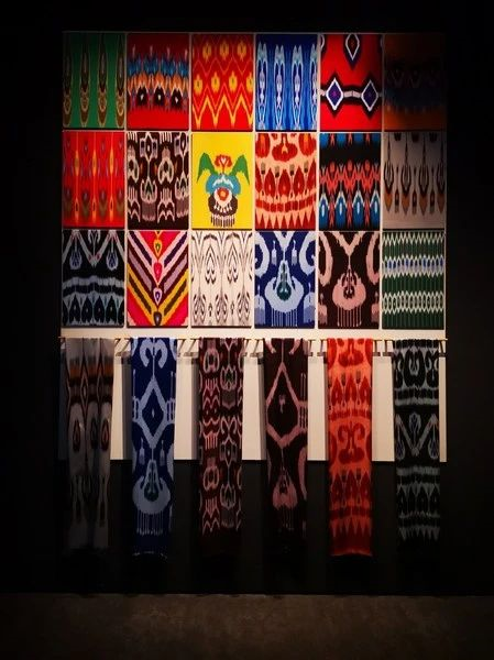 艾德莱斯绸告诉你,美丽不止一面_腾讯新闻