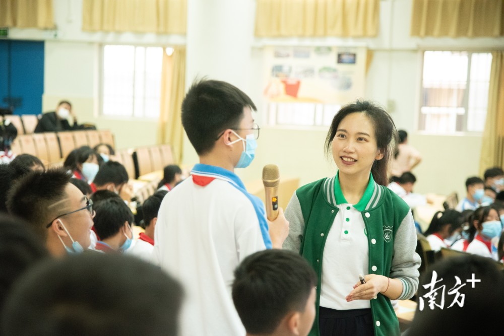 青春不迷茫省计生协送课到连州北山中学