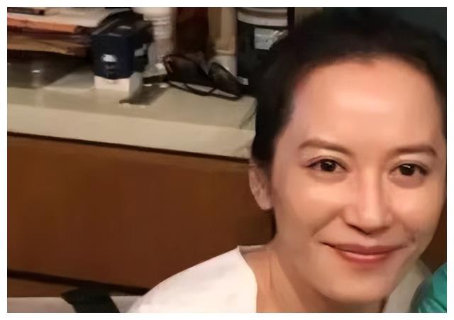 郝蕾的蛀牙 殷桃的痣 打了多少 滤镜 女明星的脸 腾讯新闻