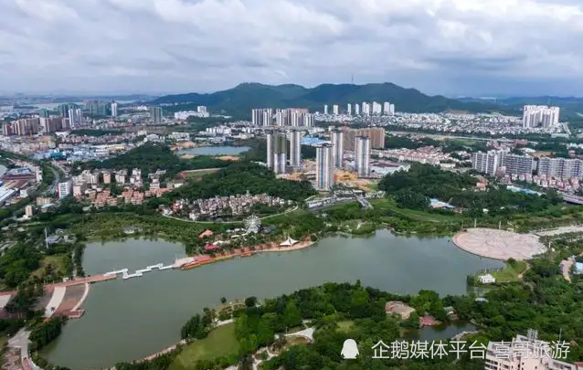 1,鶴山隸屬廣東省江門市代管,位於廣東省南部珠江三角洲腹地,東與南海