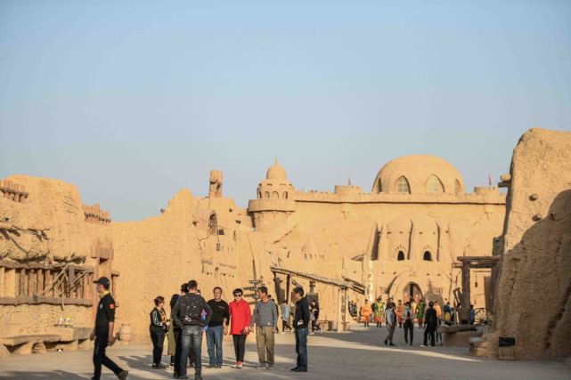 探访曾经繁盛一时的西域古国这是沙漠里的古城是谜一般的存在