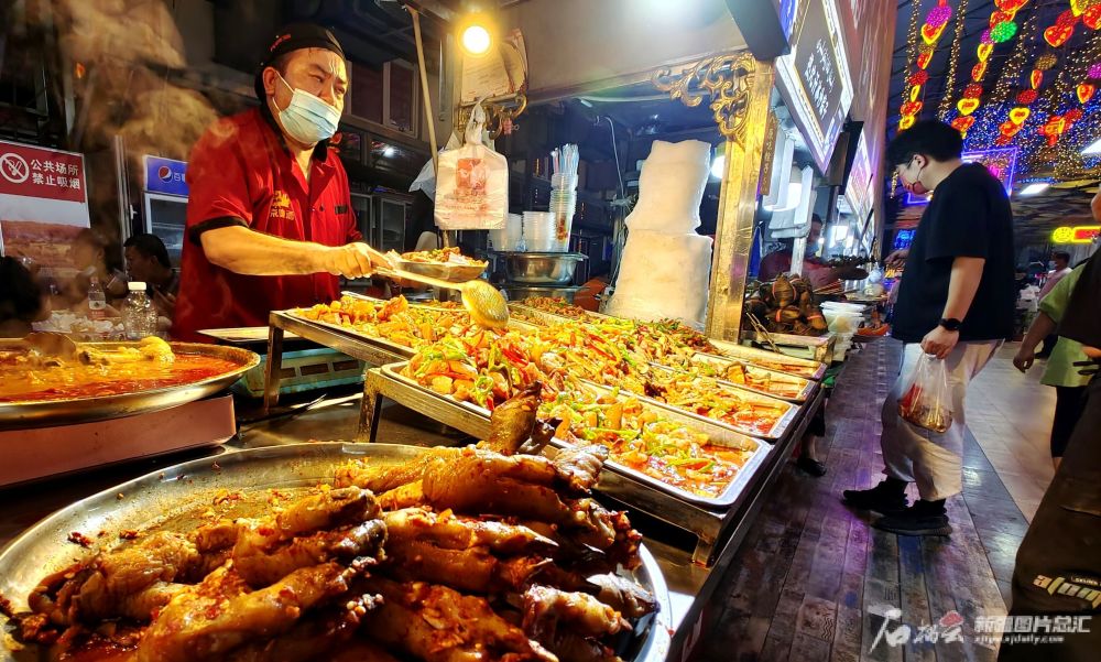 逛和田夜市品诱人美食