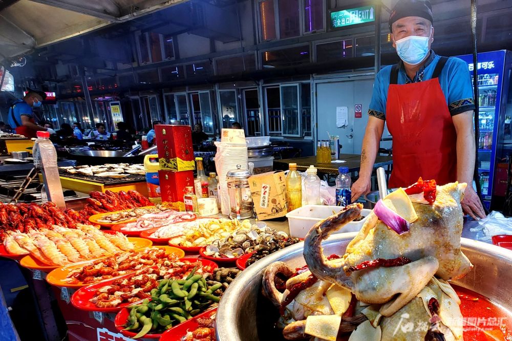 逛和田夜市品诱人美食
