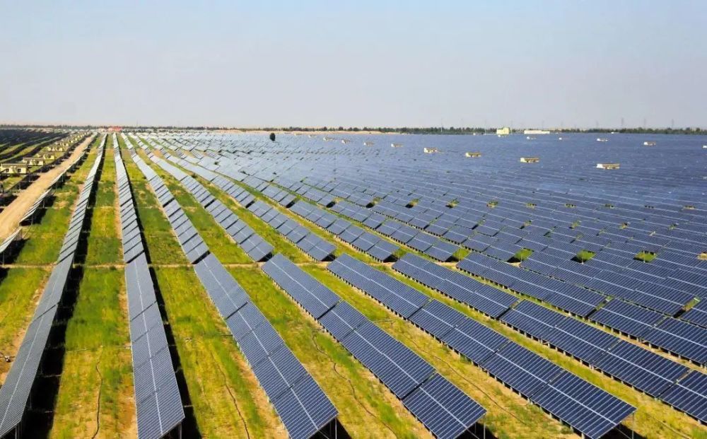 光伏头条丨协鑫集成向彩虹新能源采购20.21亿元光伏玻璃_腾讯新闻