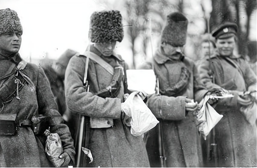 沙俄士兵阿沙廖夫被埋在地洞里9年为何身上一直穿着干净军装