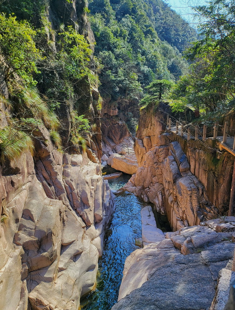 百丈岩风景区简介图片