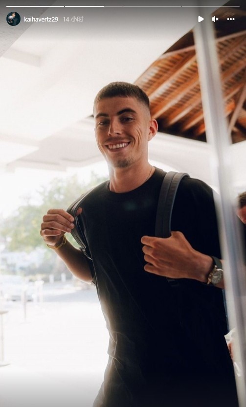 哈弗茨社媒晒图前往国家队报到清爽短发形象示人