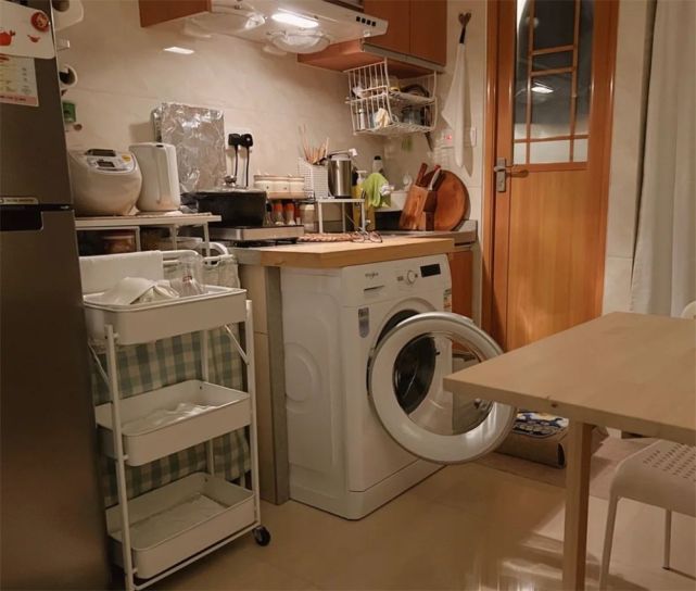 香港一家四口住进20㎡劏房空间很小却收拾得很温馨你喜欢吗