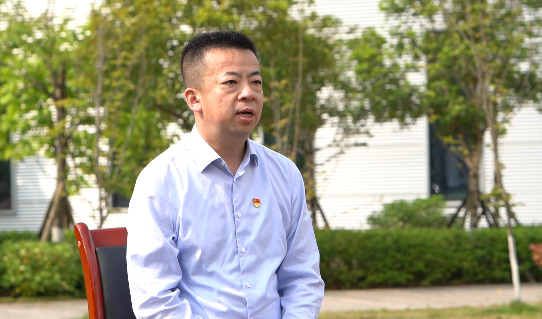 龙里县委副书记,县长冯异星"下一步,我县将持续健全